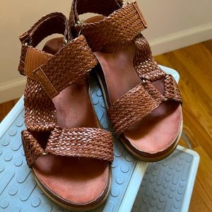 Kelsi Dagger sandals sz7